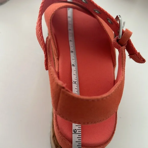 UGG. Aubrey Ankle Sandal - Picture 10 of 11